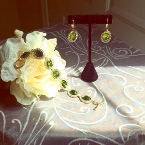 Beautiful bracelet & Earrings 🌟